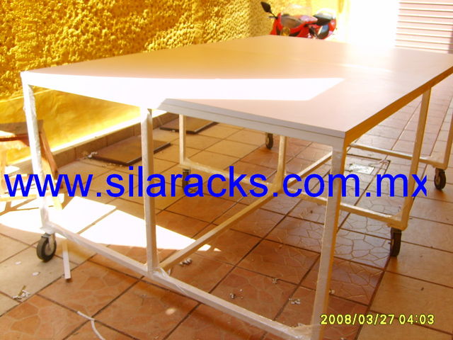 MESA CON RUEDAS