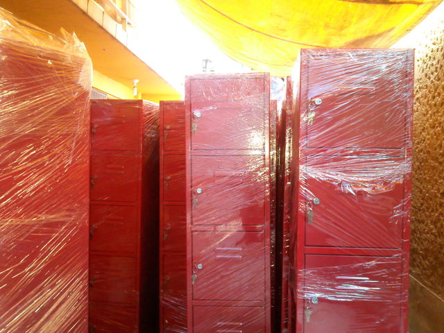 LOCKERS METALICOS COLOR ROJO