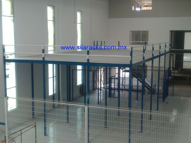 Entrepiso metalico con piso cerrado antiderrapante